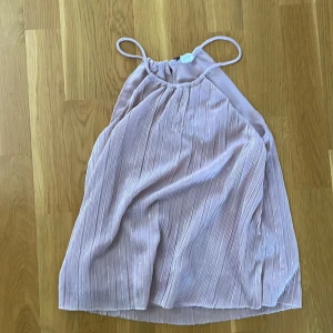 💓Vintage Festtopp💓 - Världens sötaste vintage fest topp som tyvärr inte kommer till användning 💓 Glittrig och ljuslila/rosa i färgen 🥰