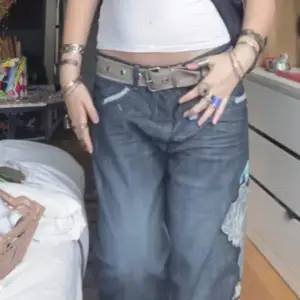 Ganska rare fett baggy jeans från Ecko Unltd🔥🔥🔥så snygga detaljer💯använda spm fan,lite trasiga där nere(därför billigare pris)