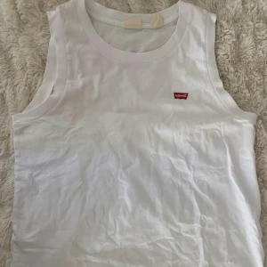 Topp från Levis - Aldrig använd, storlek xs