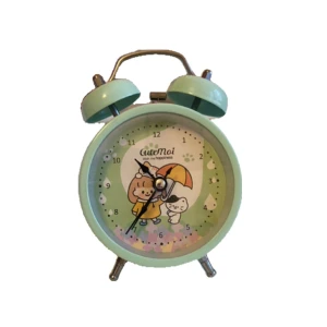 Väckarklocka - Väckarklocka från kawaii, batteriet ingår och det låter ganska högt när den ringer. Pris kan diskuteras