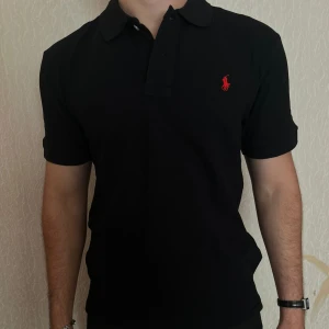 Ralph lauren pike  - En vacker Ralph lauren pike i svart färg, 