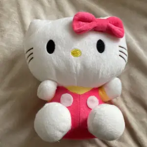 Hello Kitty Plushie ungefär 25-30 cm