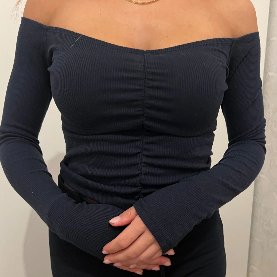 Off shoulder tröja från Hollister