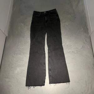 Snygga jeans ifrån mango🩷skriv privat för mått! 