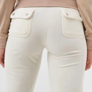 Vita juicy byxor - Vita juicybyxor som är använda några gånger🩷