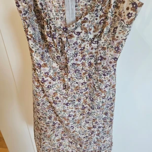 Söt sommarklänning  - Fin sommarklämning som bara är provad då det va fel storlek för mig.