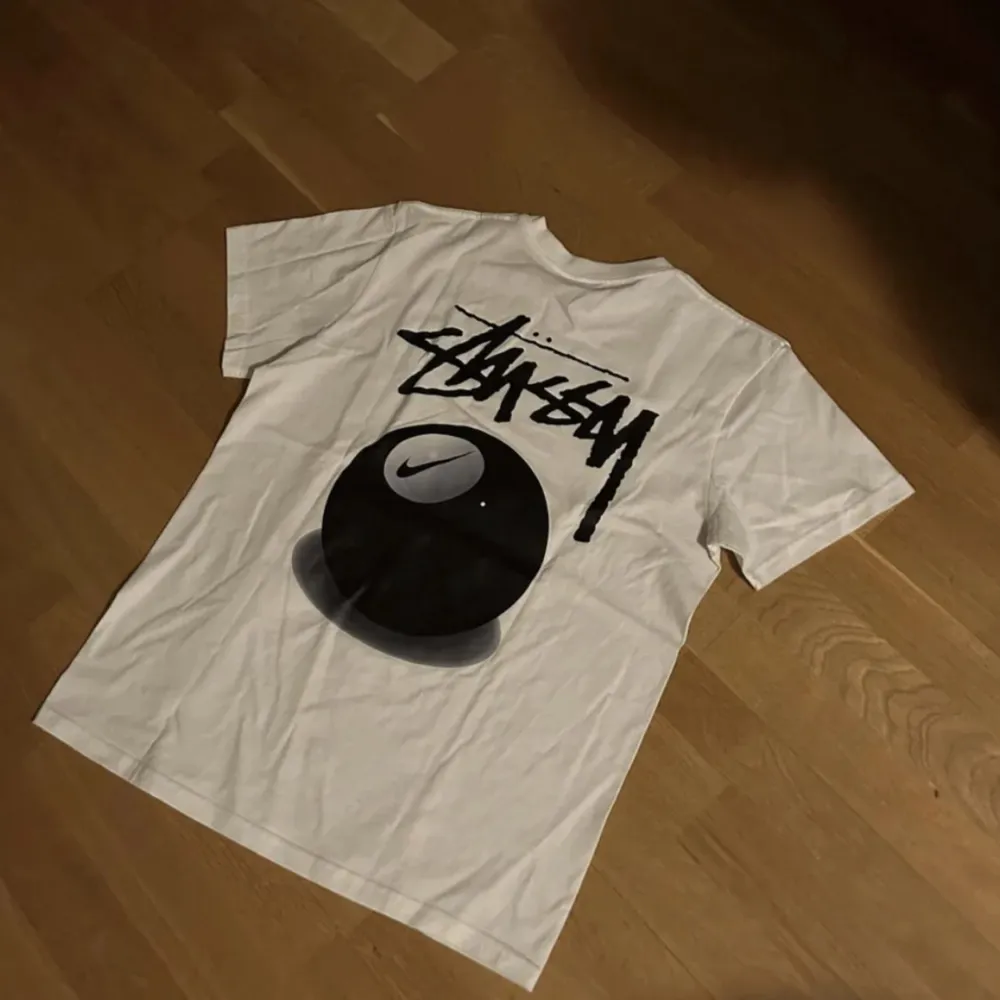 Snygg Stussy t-shirt, storlek S, oversized, . T-shirts.