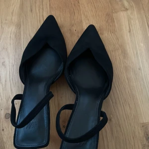 Klackar - Fina klackskor från hm som jag köpt på Plick men inte fått användning för