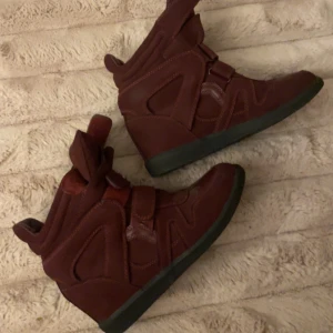 Isabel marant liknande  - Säljer dessa liknande Isabel marant skorna, ⚠️pris kan diskuteras vid snabb affär⚠️