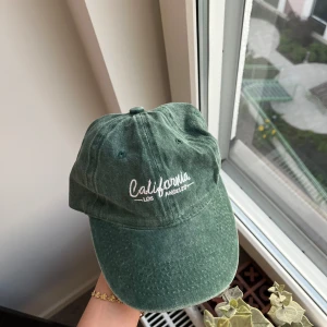 Grön tvättad keps - Som ny, knappt använd