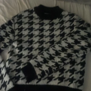 Stickad tröja Gina tricot - Säljer denna jätte fina stickade tröja från Gina tricot då den tyvärr är för liten för mig, Strolek Xs💞💞