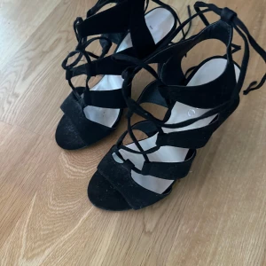 Svarta högklackar - Använda 2 gånger i mycket bra skick 