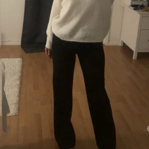 Madlady kostymbyxor - Superfina  kostymbyxor från madlady, passar inte mig längre💗 väldigt bra skick använt  senast ett år sedan få gånger. Stl 32 (L32) Nypris 699kr  