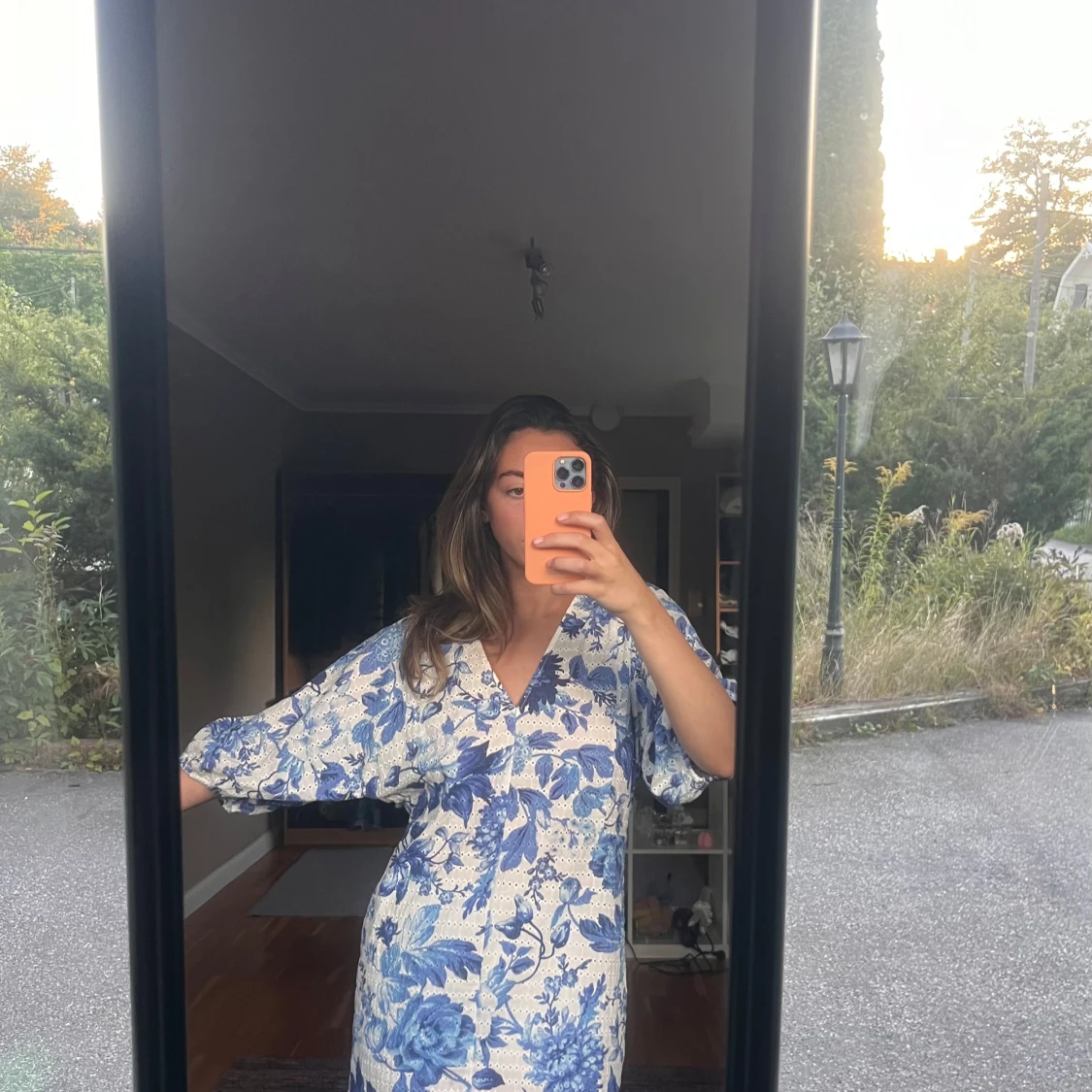 Broderad blommig klänning - 91