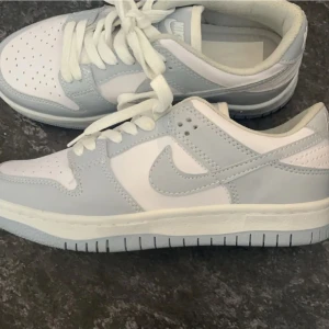 Nike skor🩵 - Blåa Nike skor! Aldrig använda  Nytt skick Inte äkta Nike!! 🩵🩵