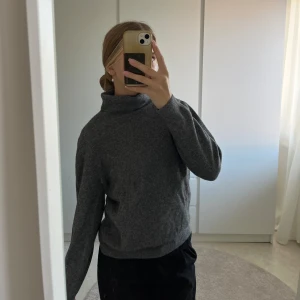 Massimo Dutti tröja - Jätte gulligt och bekvämt . Priset kan diskuteras ❤️