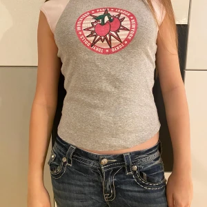 Söt tröja med körsbärsprint - Jätte söt tröja med körsbärsprint som inte används. Den är i barn XL