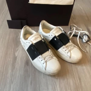 Valentino Open snören - Endast skosnörena, special beställning till kund.