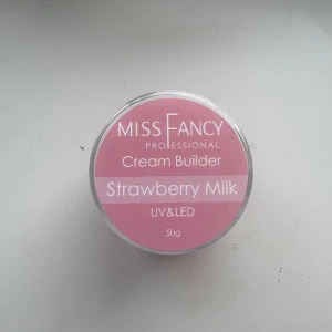 Miss Fancy Cream Builder Strawberry Milk - Miss Fanny Cream Builder gel, ny pris 439kr säljer för 150kr. Knappt använt då jag har andra geler. Kan säga att det är ca 45g kvar och priser är lågt då jag vill bli av med den så fort som möjligt. Har inte riktigt fått igång pumpen också men inget som påverkar priset då det är så lågt. Kan frakta efter 6/1 är bort rest🤗