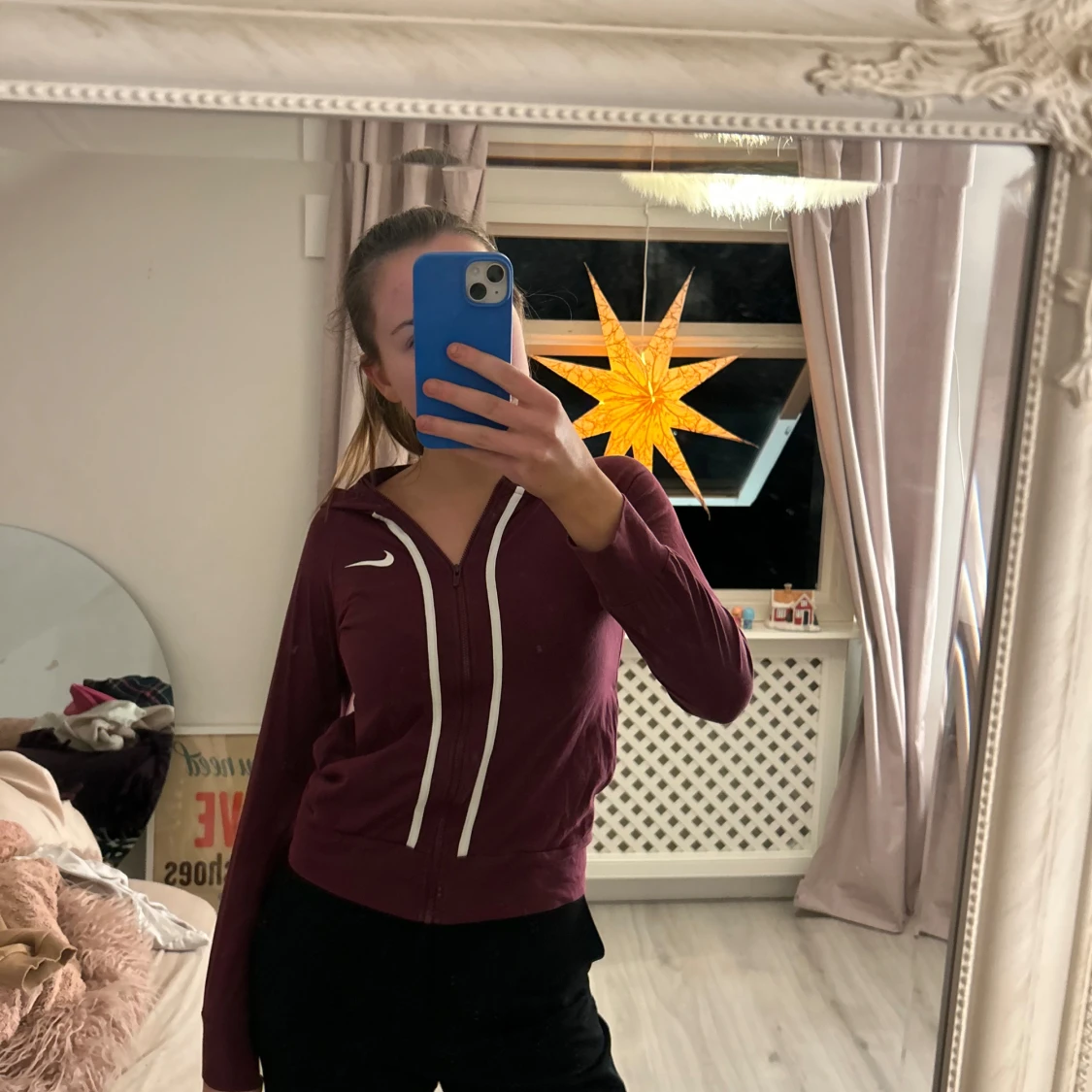 Vinröd hoodie från Nike - 90