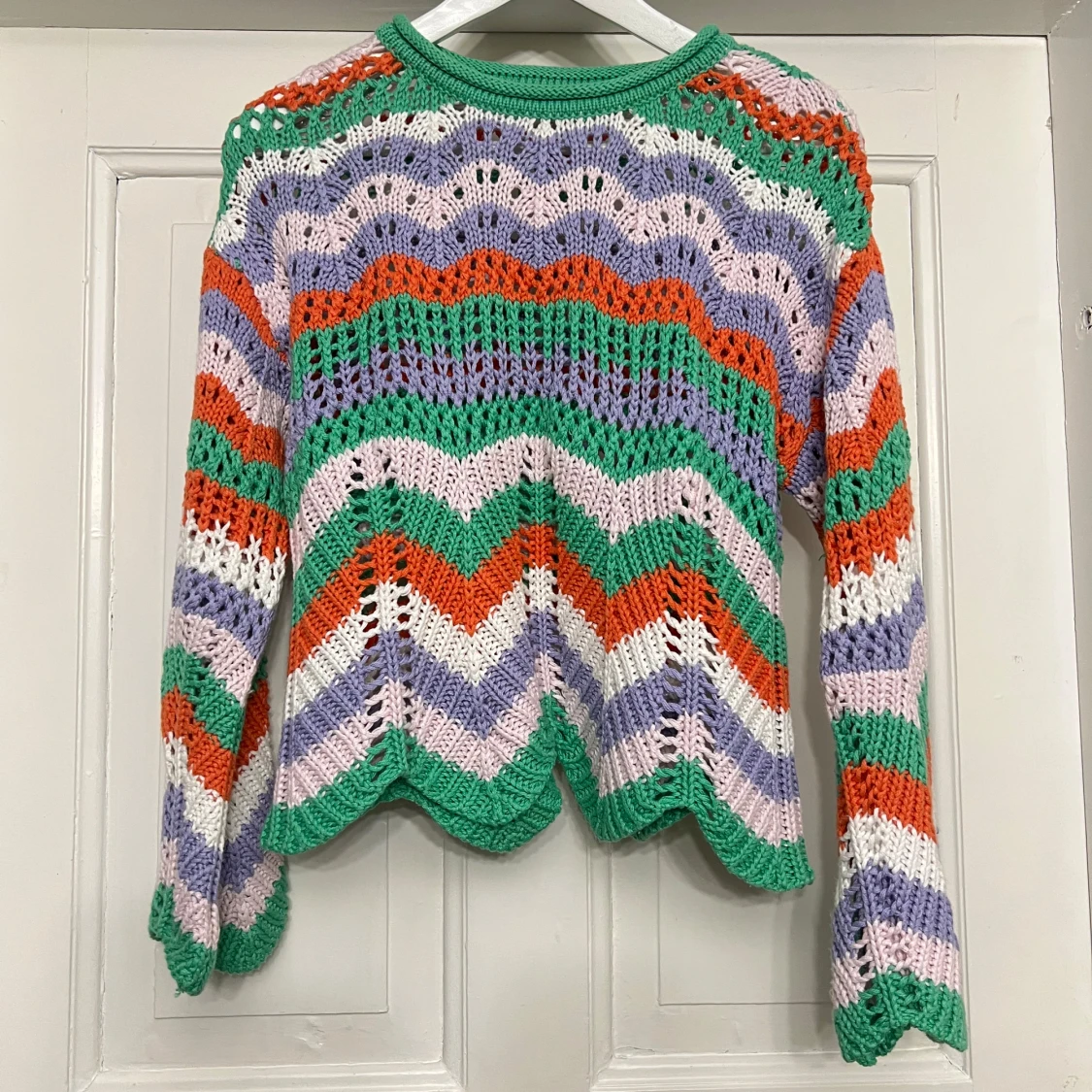 Flerfärgad stickad tröja