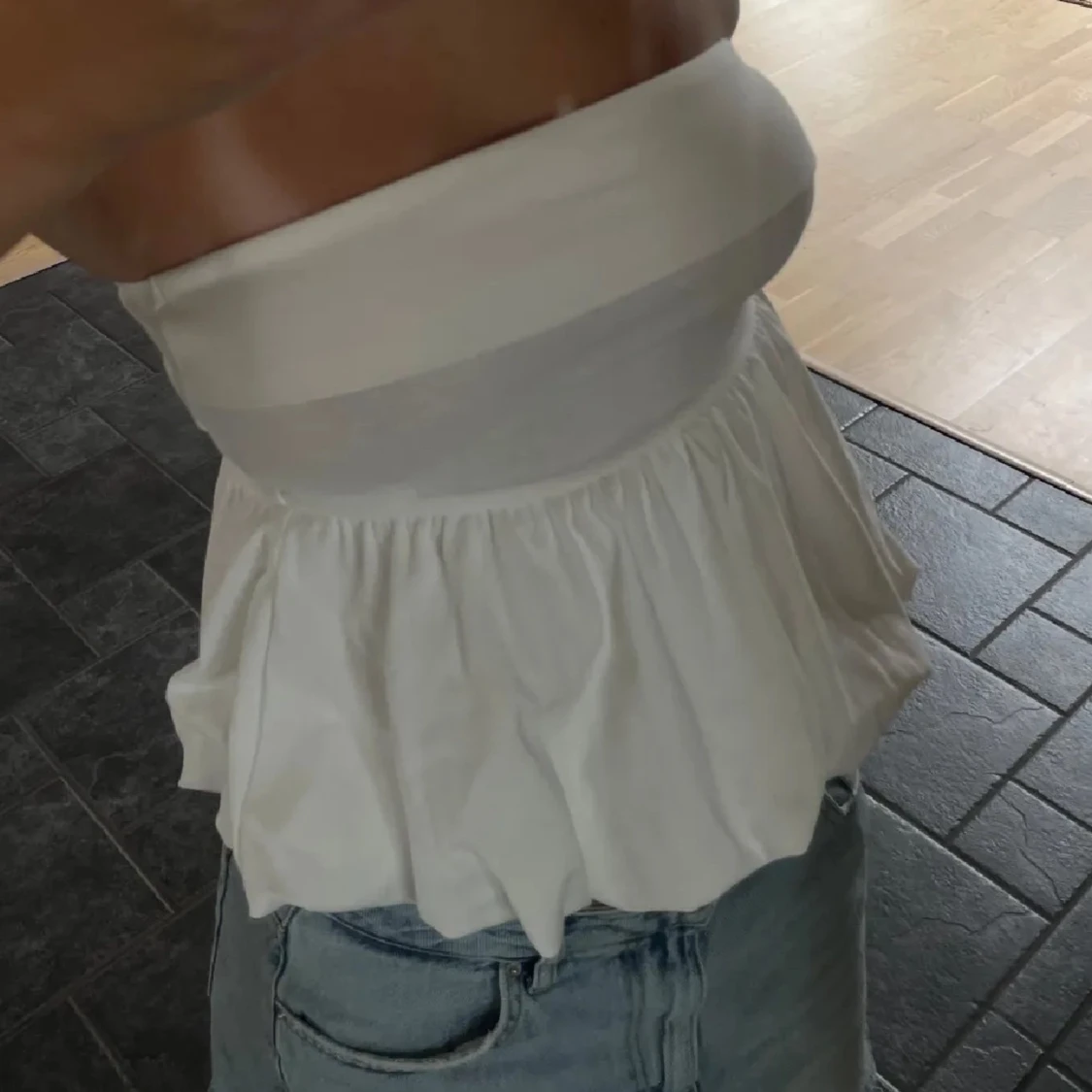 Vit axelbandslös topp - 1