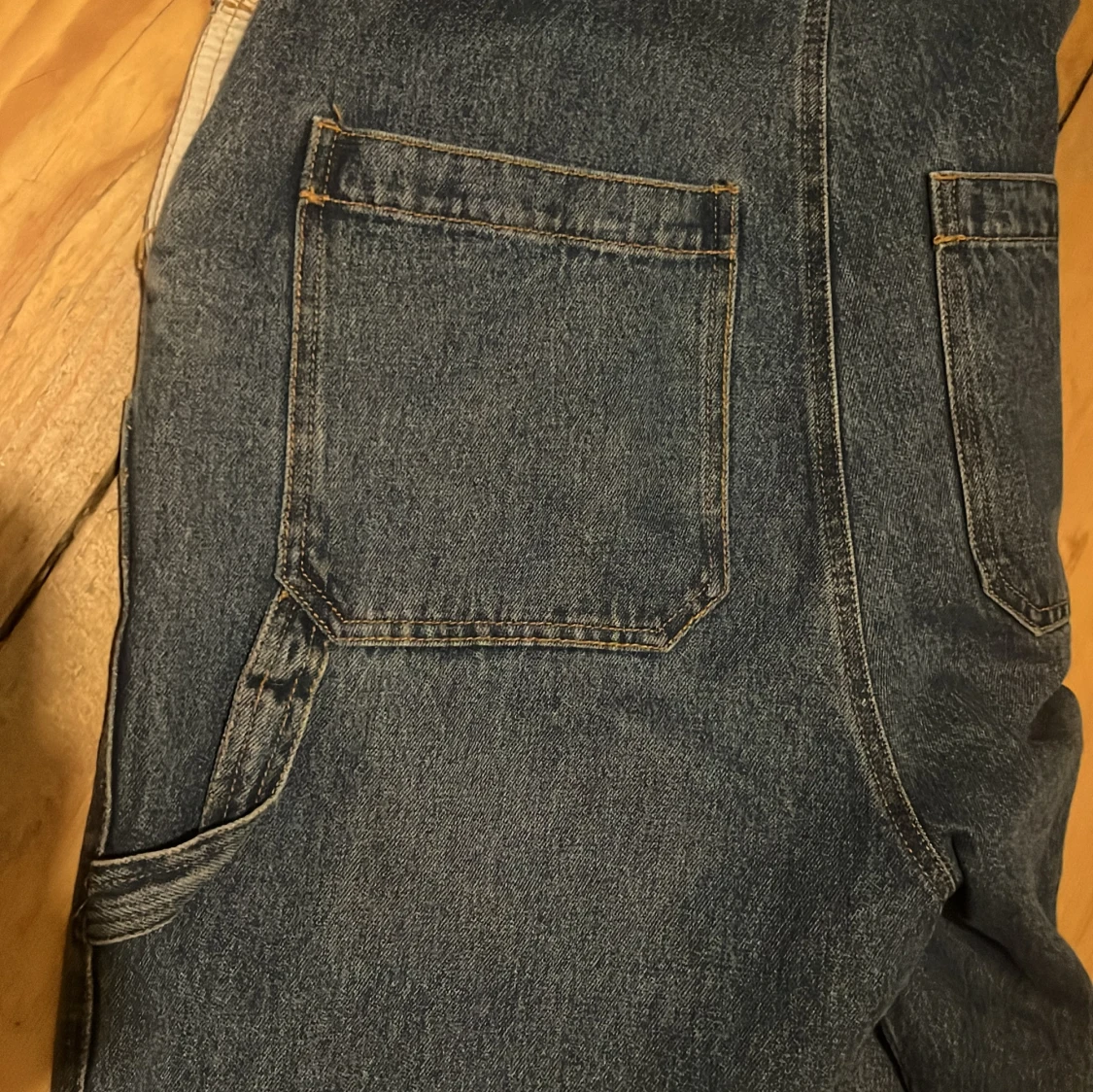 Blå jeanshängselbyxor - 90