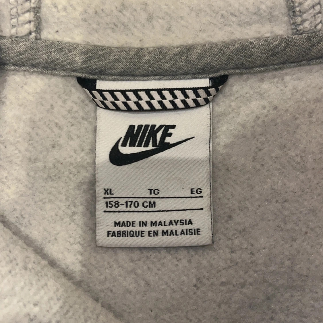 Grå hoodie från Nike - 91