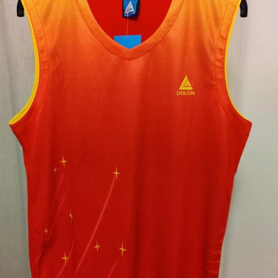 Helt ny Röd ärmlös linne från Dolon