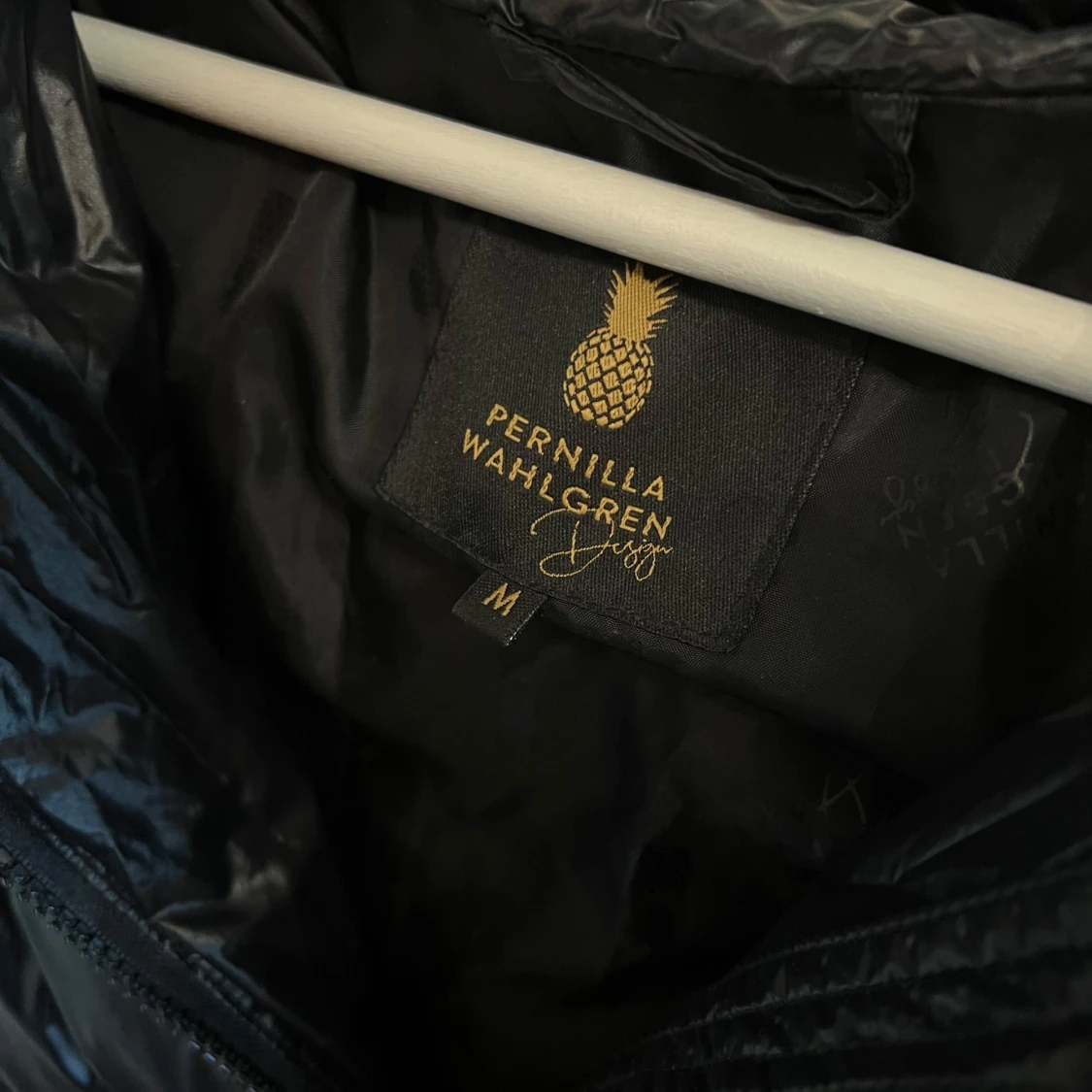 Svart pufferjacka  - 92