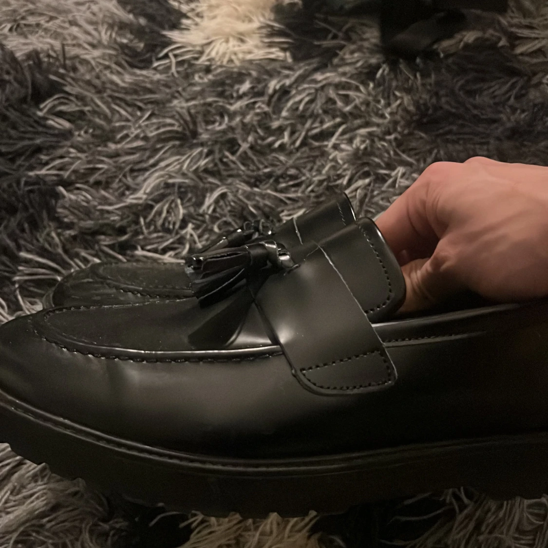 Svarta loafers med tofsar - 92