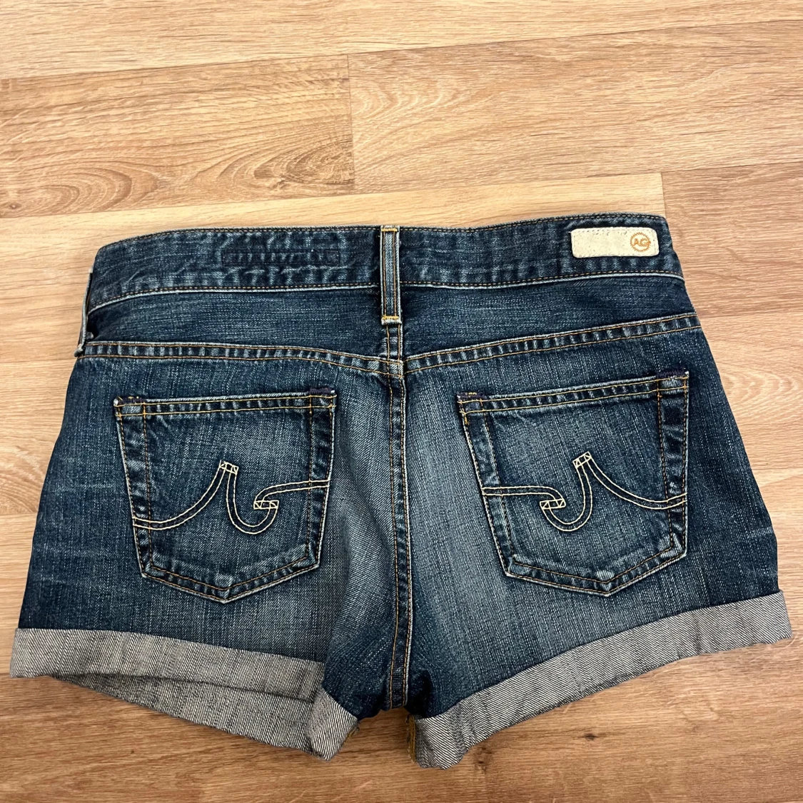 Lågmidjade Jeansshorts från AG Adriano Goldschmied - 91