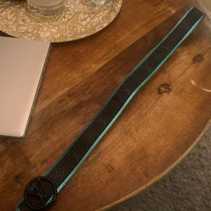 Louis vuitton circle cloth belt - Den är köpt för 4700 och är i fint skick, jag säljer den då den inte används längre 