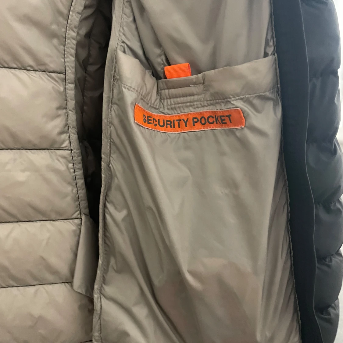 Svart dunjacka från Parajumpers - 93