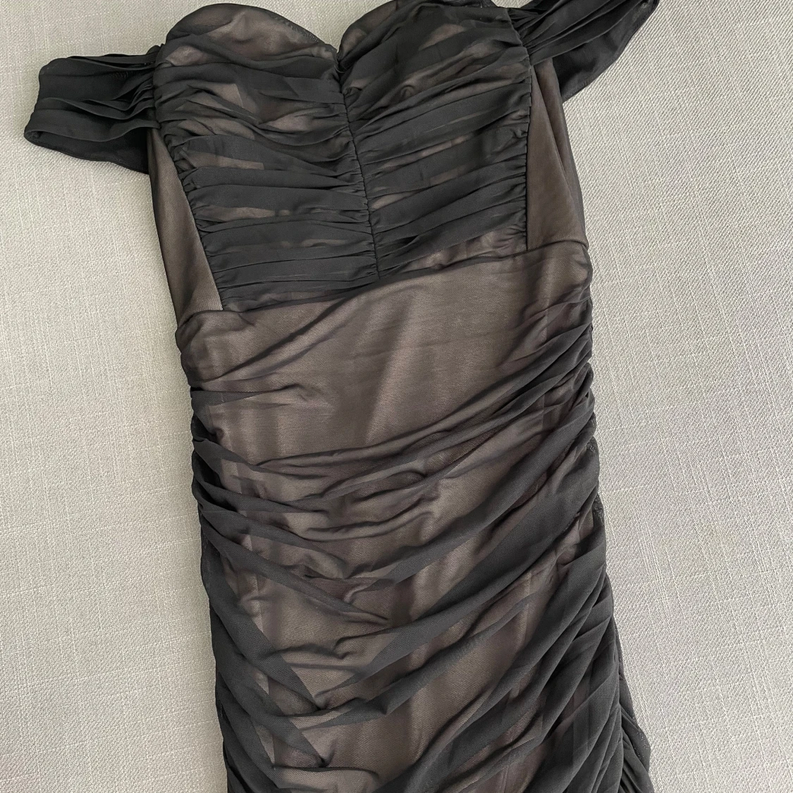 Svart offshoulder klänning - 90