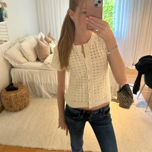 Stickad tröja  - Säljer denna stickad tröjan från zara, köpte denna när jag va i Stockholm och har inte använt den. Passar bra till allt, säljer den för 199❤️