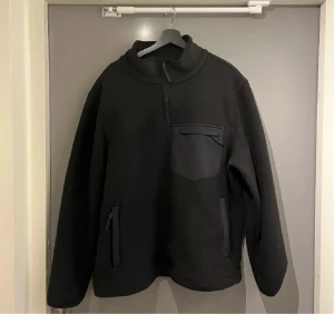 A Days March Fleece - Fleece från A Days March i strl Large använd sparsamt.