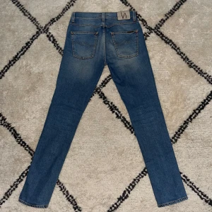 Nudie Jeans - lean dean, indigo spirit  - Nudie jeans i väldigt bra skick för bra pris. W28 L32 Nypris 1399:- Pris 599:-