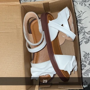 Skor - Aldrig använda ett par stolek 27 ett par stolek 29