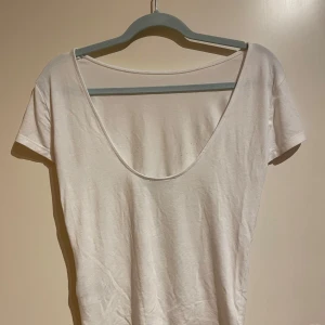 T-shirt öppen rygg - Lager 157 tröja med öppen rygg, str M❣️