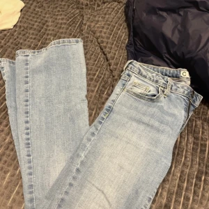 Lågmidjade bootcut jeans  - Jätte fina och enkla💕 pris kan diskuteras  