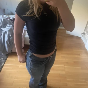 Gullig t shirt - Fin t shirt med lite scrunch på sidan nästan aldrig använd <3