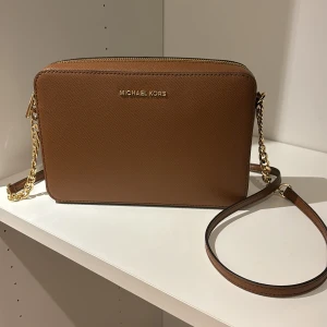 Michael kors väska  - Helt ny väska från Michael kors aldrig använd🩷🫶🏽