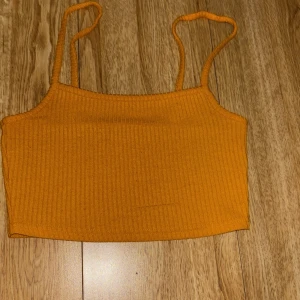 Kort linne  - Kort linne använt många gånger pris lappen är borta men jag skulle tro att det är xss-xs eller en liten kropp ungefär 10 till 12 år skulle passat i den då den är liten i storleken pris kan diskuteras🌸