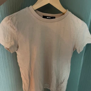 Bikbok tshirt☀️ - Jättefin tshirt från bikbok i storlek XS, jätte fint skick❤️