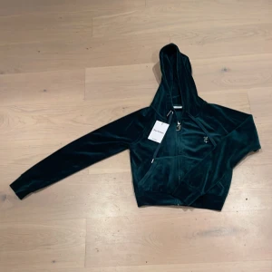 Juicy couture - Nu säljer jag min helt nya juice couture tröja äkta med piris lapp kavar helt ny