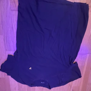 Lyle and scott T-shirt  - Bra skick, knappt använd, säljer för den är för liten