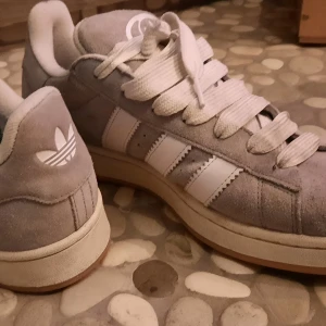 Camups Adidas - Välvårdade skor. Färg grå. Säljes pga fel storlek.