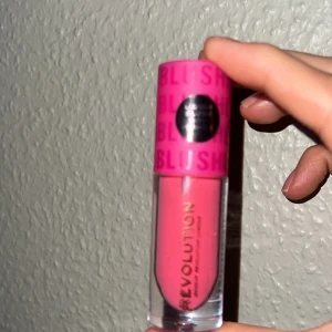 Revoluation cream blush i färgen savage coral - Använd 3 gånger, nypris 79kr, mitt pris 30kr