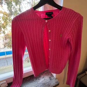 Ralph Lauren kofta  - Ralph Lauren kofta köpte på myrornas för 450kr. Säljer för 270 väldigt fin och skön till hösten, kan diskuteras pris💕